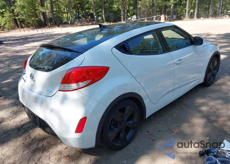 2016 Hyundai Veloster z USA, uszkodzony, nr VIN KMHTC6ADXGU267637